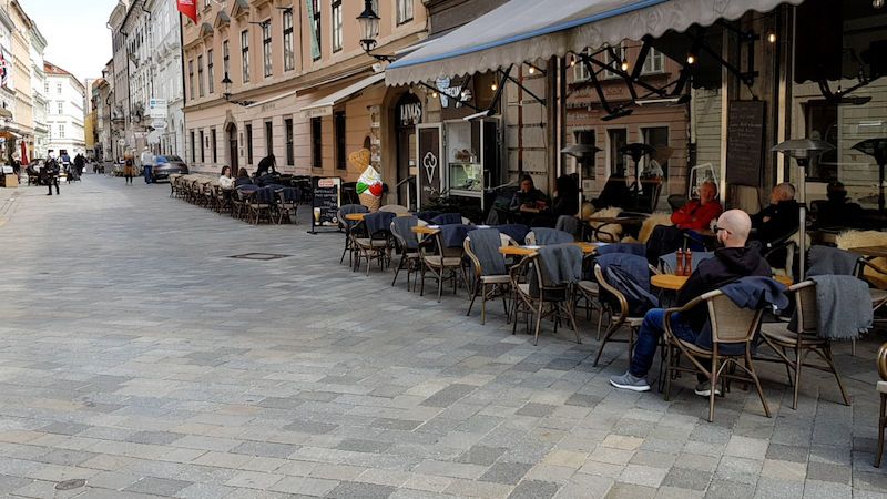 Slováci si užívali otevřené zahrádky restaurací